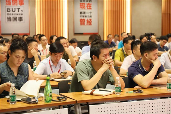 羞羞的网站免费观看陶瓷集團管理層會議，董事長重要講話！
