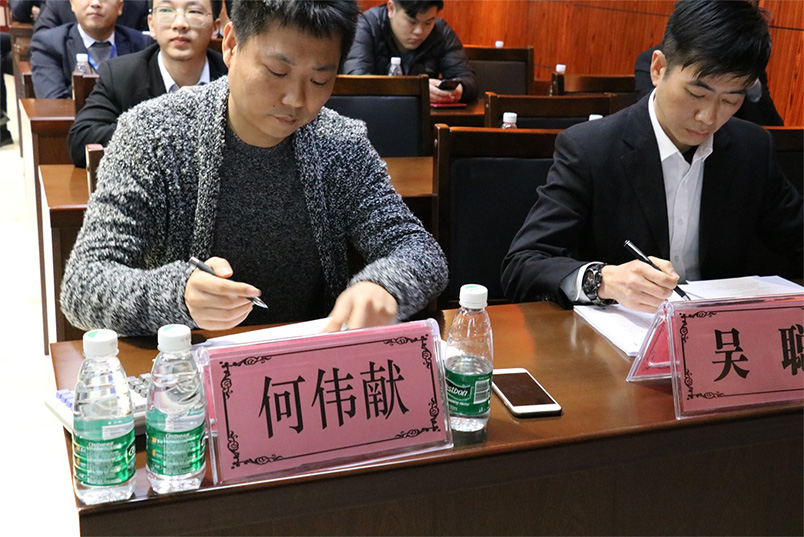 評委團現場打分評選